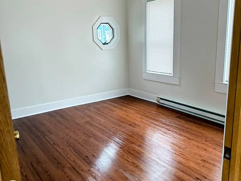932 E Market St #4 — Photo 4