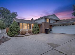4580 Parkside Blvd, Allen Park, MI 48101