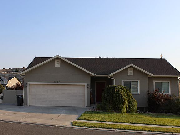 3rd image of 3827 E Pawnee Rd