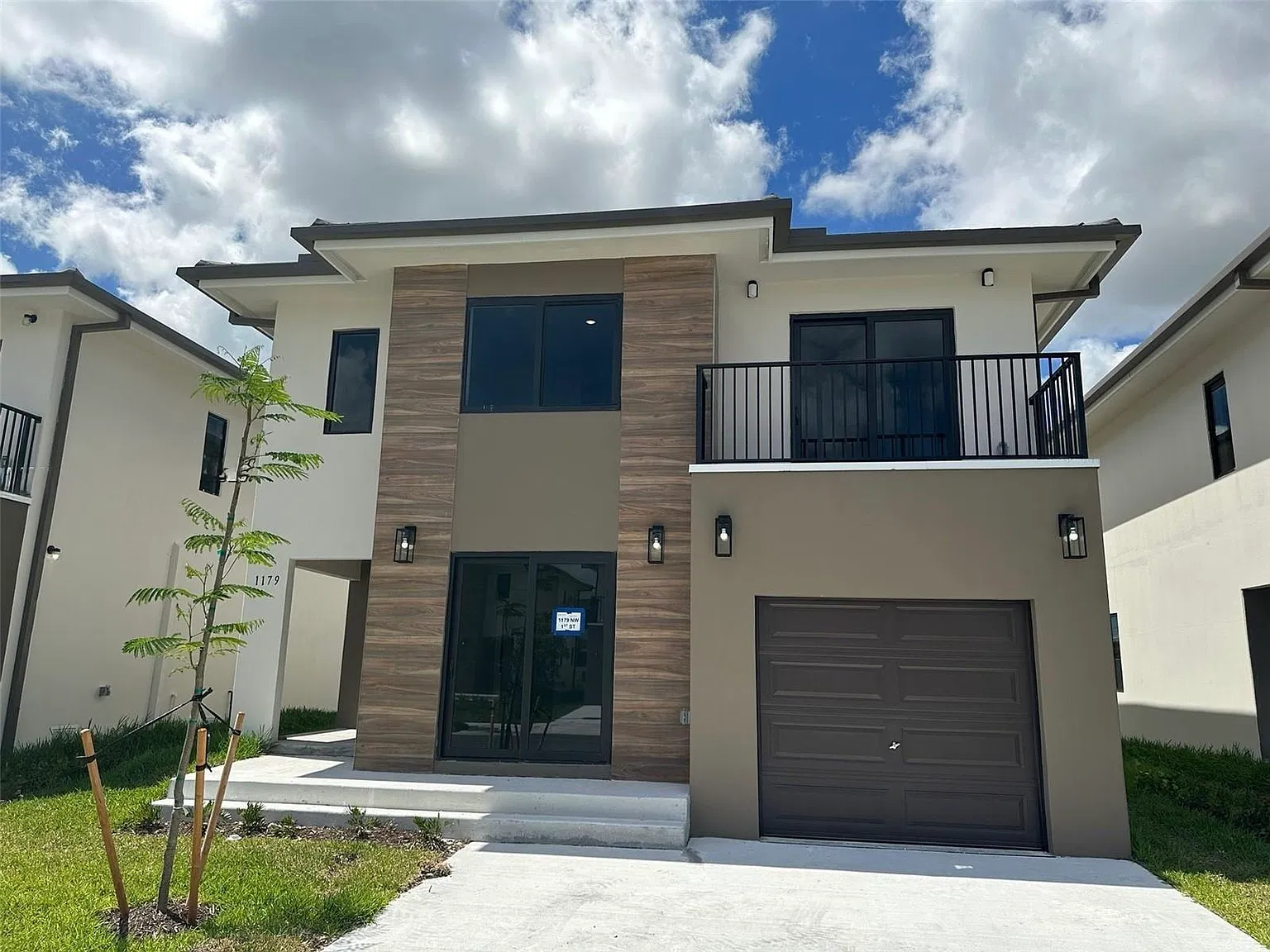 5 bed, 5.5 bath, 1902 sqft, $3,000 — Photo 1