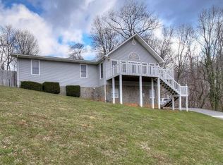 426 Green Brook Cir, Unicoi, TN 37692