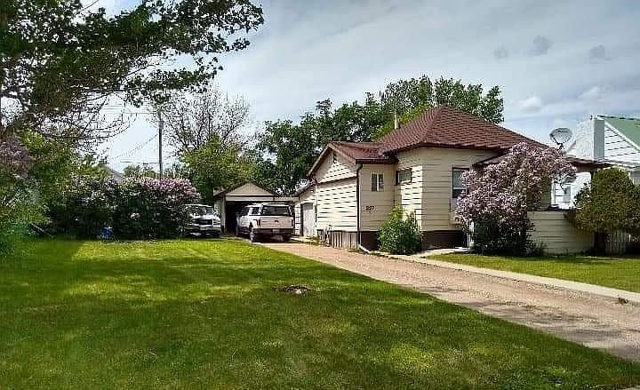 1st image of 227 9th Ave N