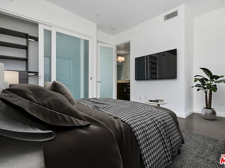 11610 Ohio Ave #1 — Photo 35