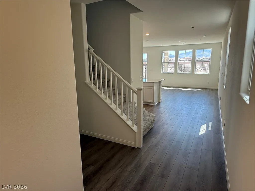 4 bed, 2.5 bath, 2467 sqft, $2,800 — Photo 3