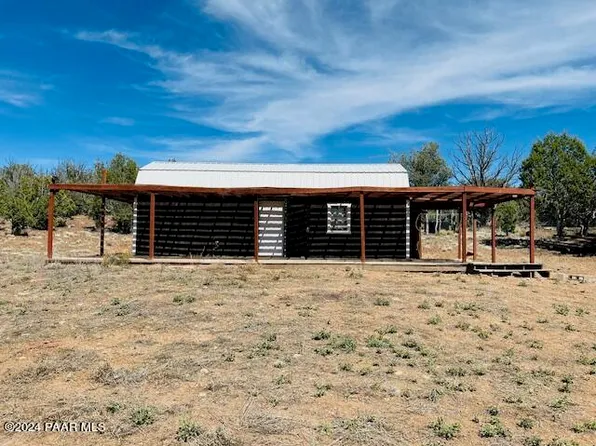 43499 N Chippendale Trl, Seligman, AZ 86337
