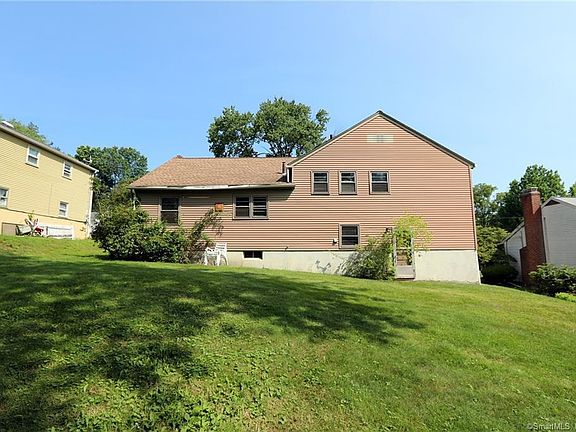 2nd image of 15 Old Meadow Rd