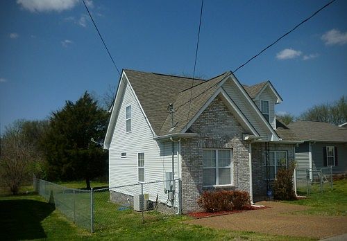 3rd image of 3327 Moorewood Dr