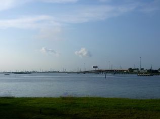 Commander Cir, Tiki Island, TX 77554