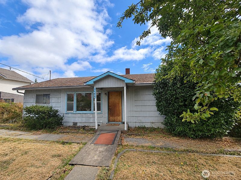 3rd image of 3460 Forest Drive NE