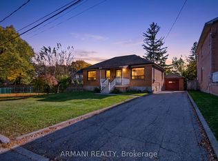 9 Lovilla Blvd, Toronto, ON M9M1C4