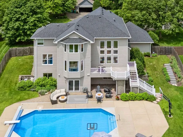 5675 Marsh Pointe Dr, Shorewood, MN 55331