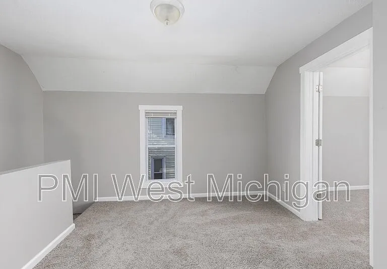1038 3rd St NW — Photo 14
