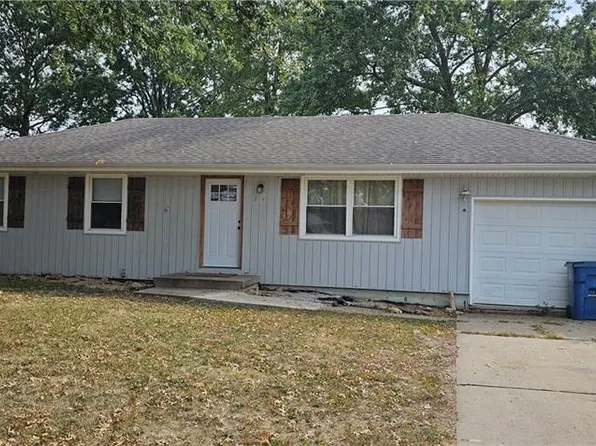 704 W McDowell Ave, Odessa, MO 64076