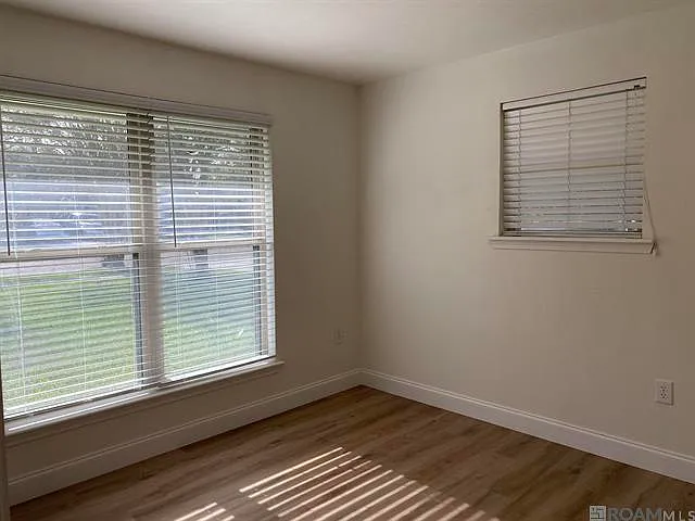 9477 Macedonia Ave — Photo 8