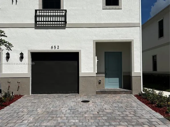 652 NW 6th St, Florida City, FL 33034