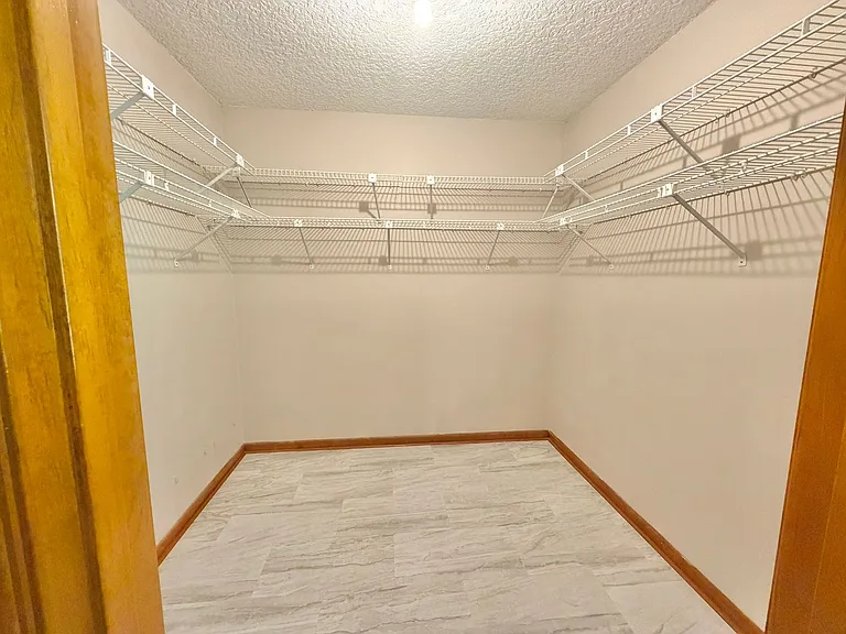3990 Clearwater Ln — Photo 12