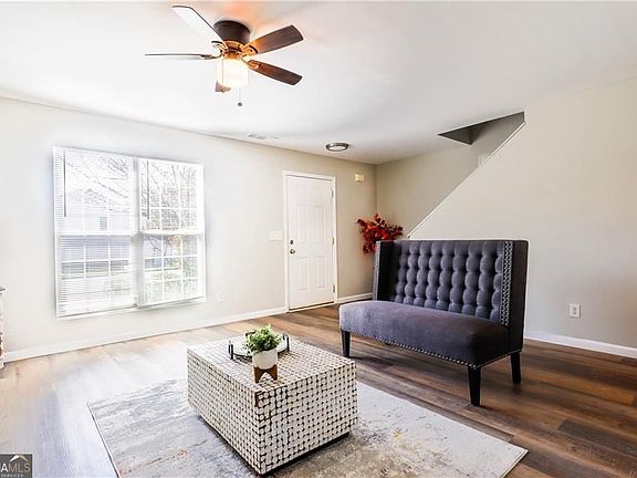4th image of 5823 Strathmoor Manor Cir