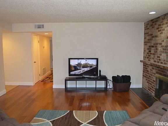 3rd image of 6121 Everest Way