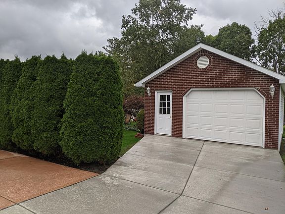 3rd image of 4714 Brompton Dr