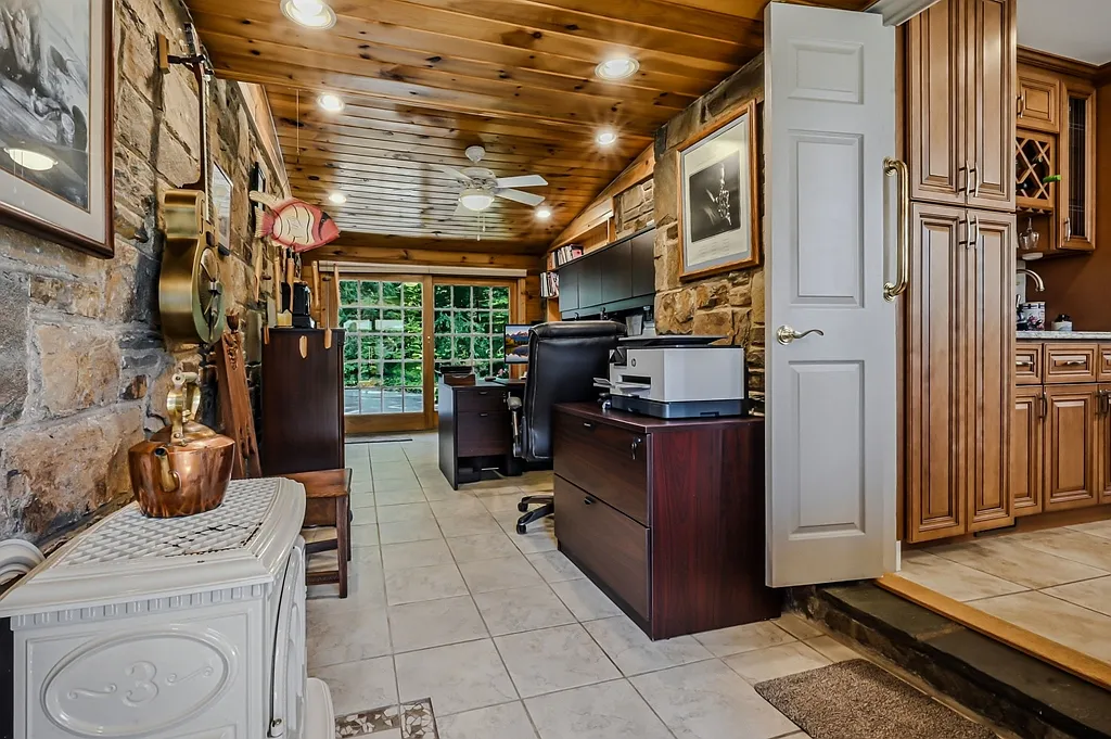 2 bed, 2.0 bath, 1724 sqft, $2,600 — Photo 3