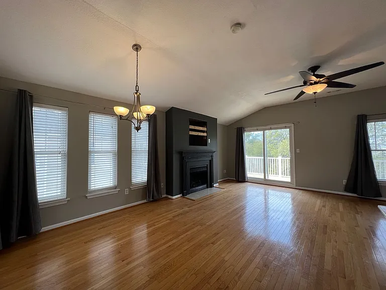 3705 Pendleton Ave — Photo 6