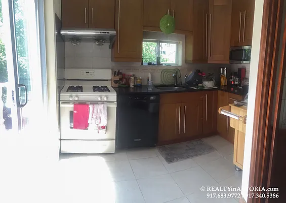 Rented by Alexiou Realty | media 2