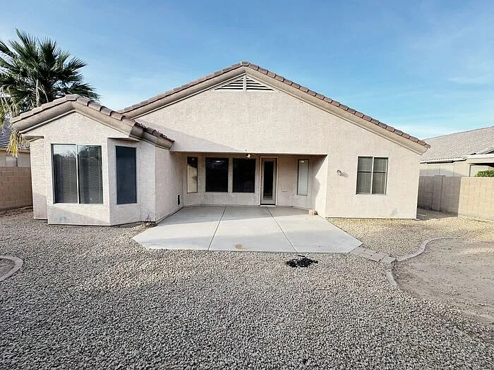 2421 W Ellis St — Photo 48