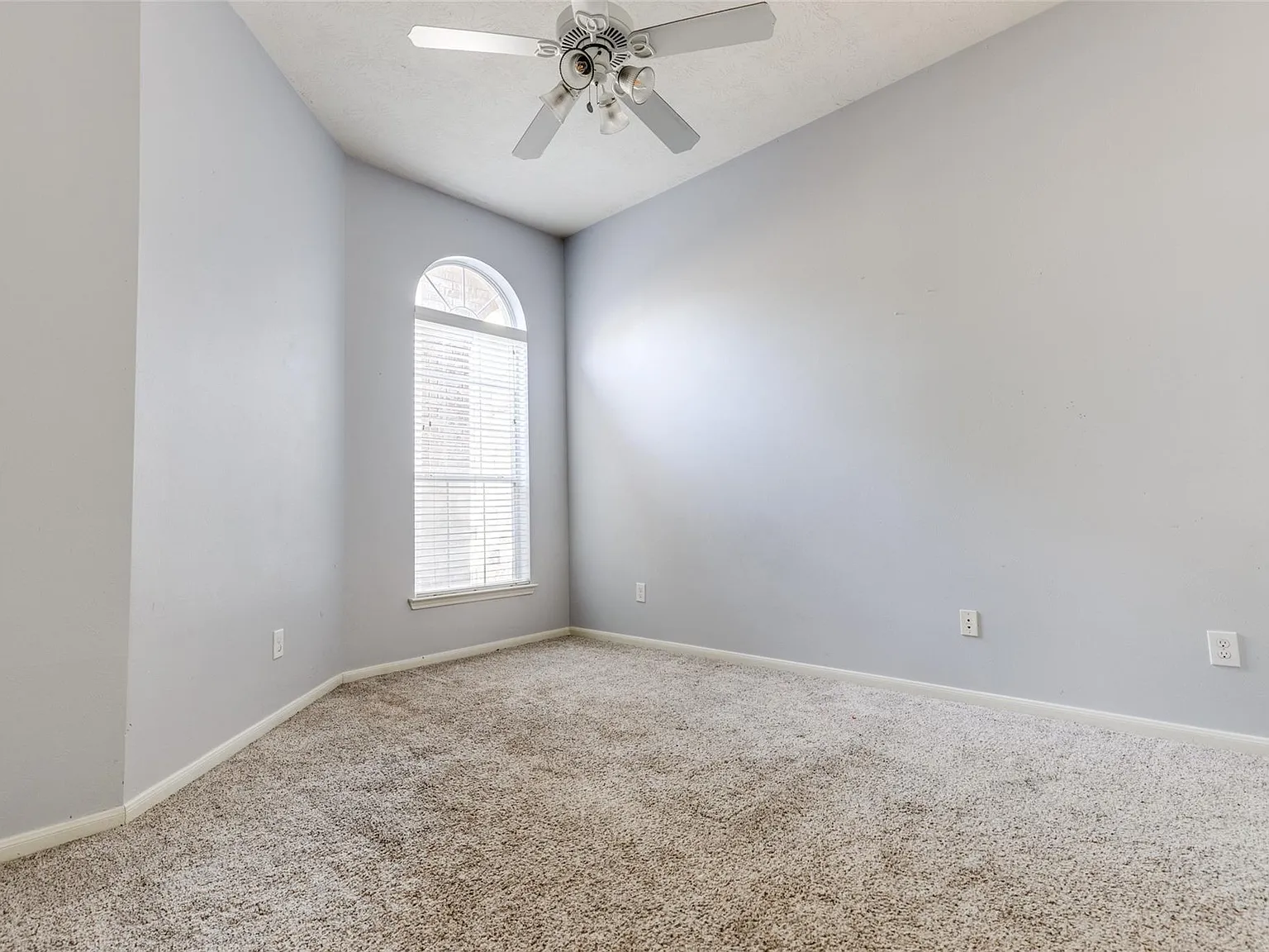4 bed, 2.0 bath, 2176 sqft, $2,700 — Photo 3
