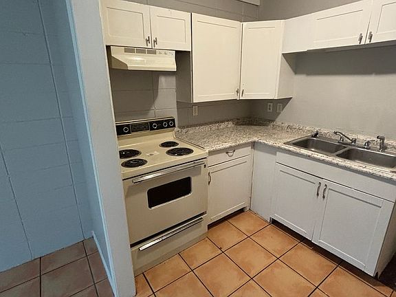 2nd image of 1632 Highland St APT 10
