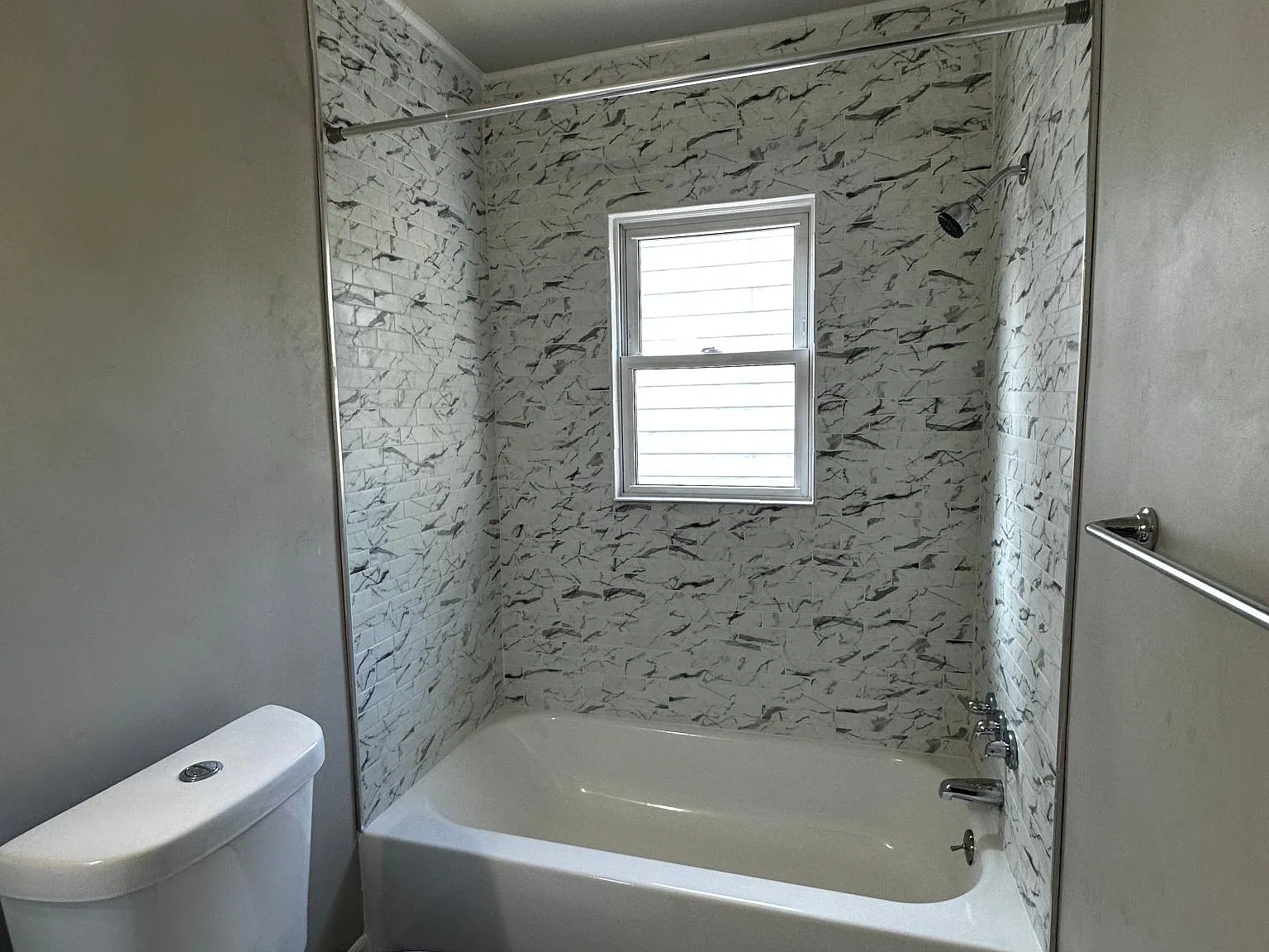 3 bed, 910 sqft, $1,300 — Photo 4