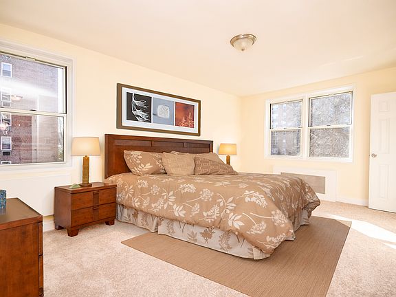 5th image of 4 Sadore Ln APT 2S