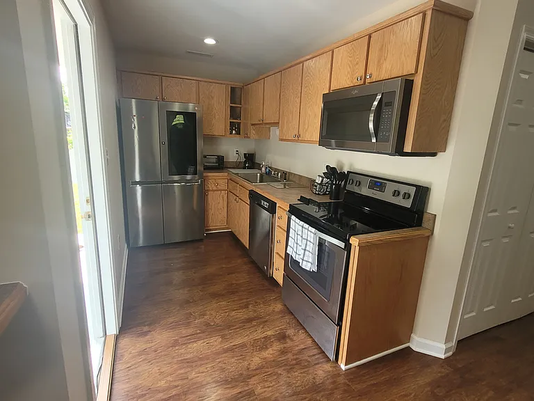 207 Watkins St — Photo 8