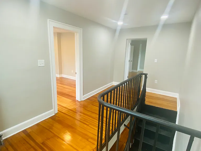 860 Windsor Ave #1 — Photo 18