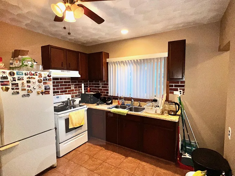 122 Willis Ave — Photo 14