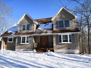 221 Spruce Run Dr, Dingmans Ferry, PA 18328