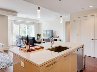 150 Henley Pl APT 204, Weehawken, NJ 07086