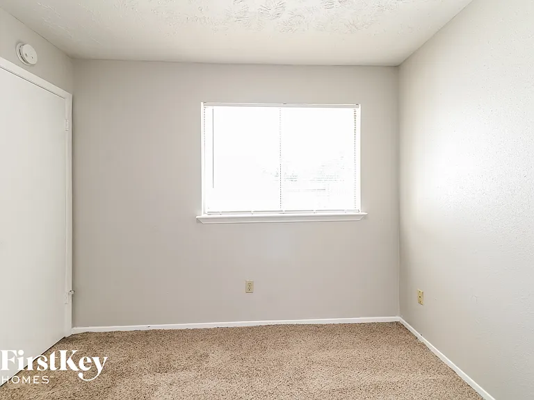1023 Huntington Dr — Photo 10
