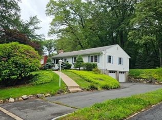 37 Ferncliff Rd, Morris Plains, NJ 07950