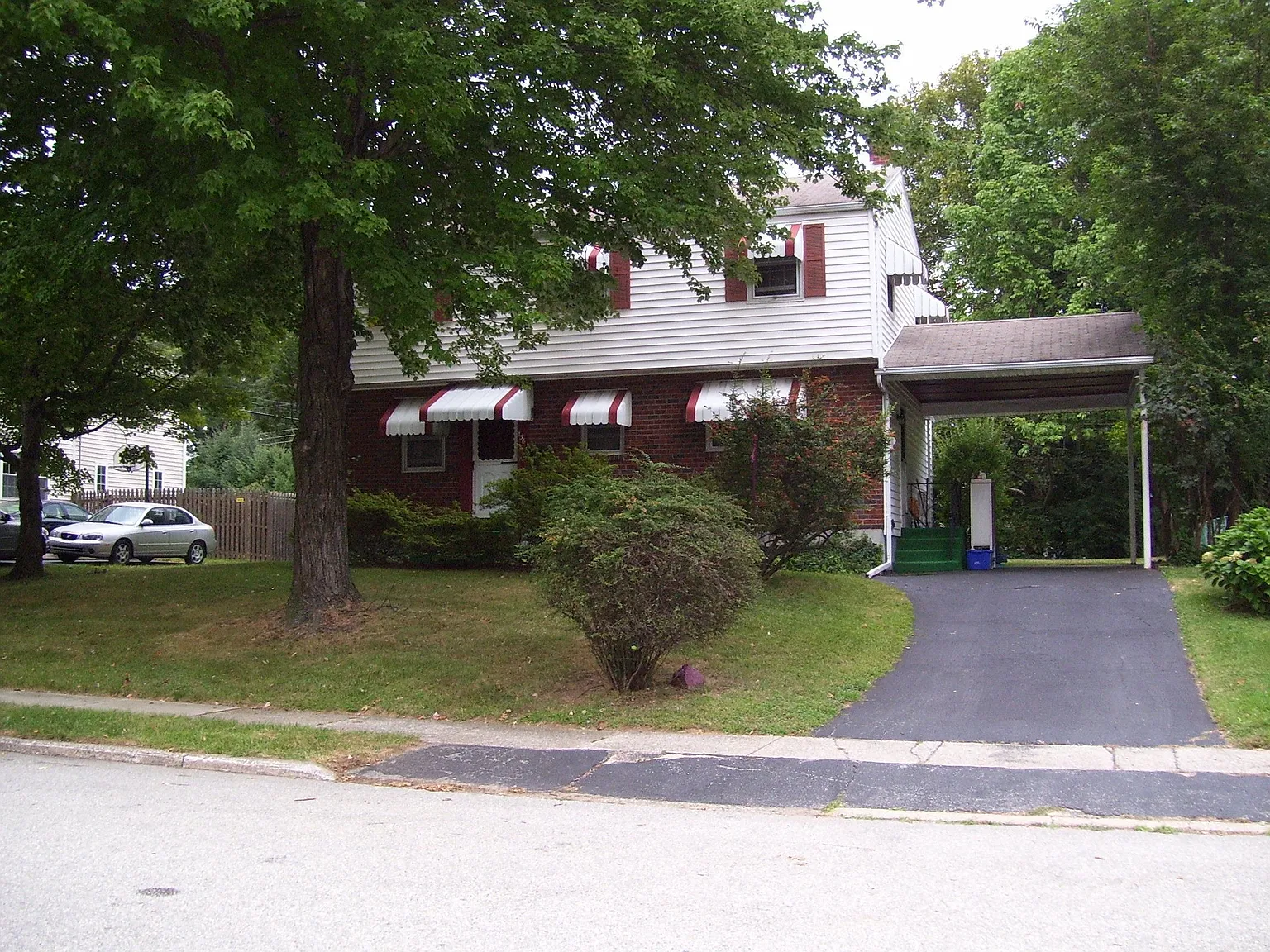 136 Avondale Rd photo 1