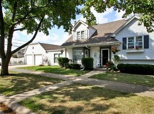 2020 Cedar St, Park Ridge, IL 60068