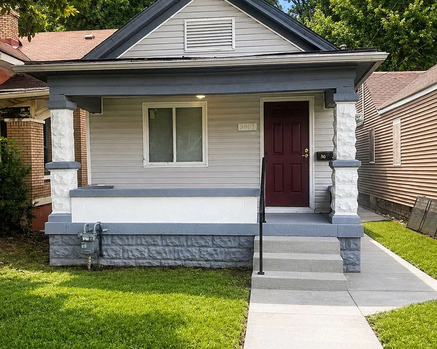3031 Grand Ave