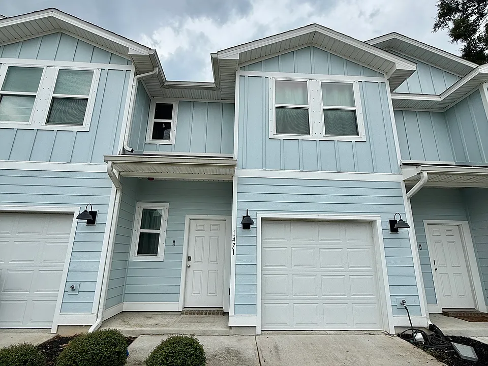 1471 Iroquois Ct