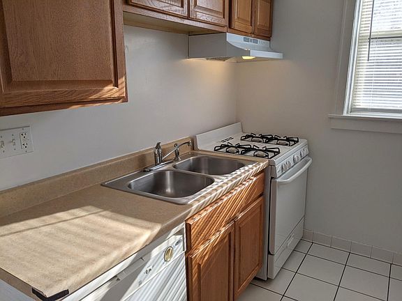 Kitchen with dishwasher
