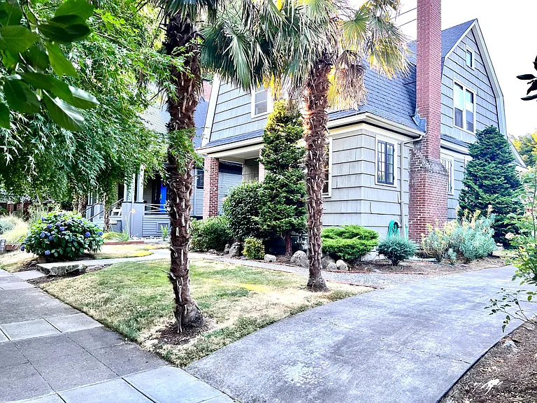 2433 NE Clackamas St — Photo 1