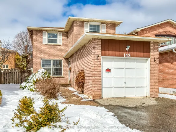 142 Dumfries Ave, Brampton, ON L6Z 2W9
