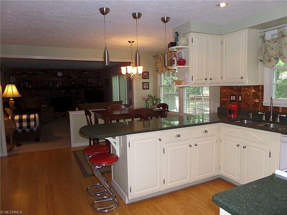 3rd image of 888 Laurel Glens Dr