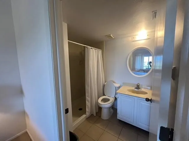 Master bath. walk in shower