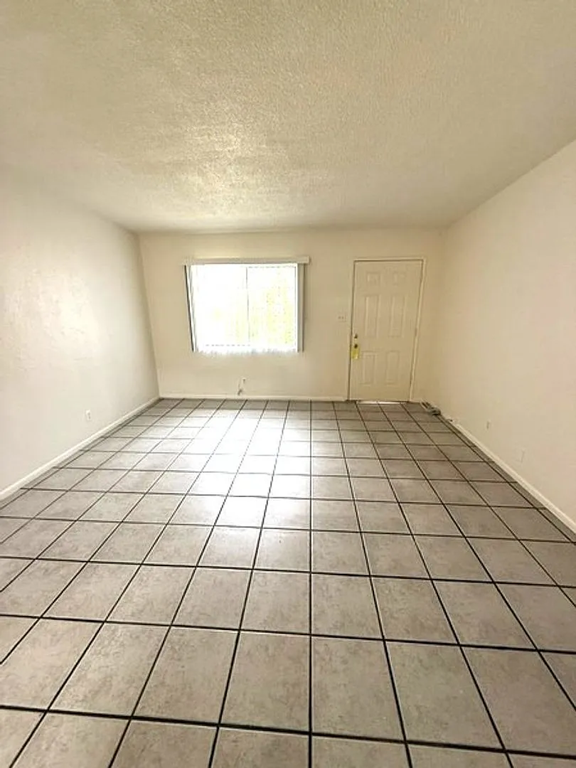1 bedroom apartment in Guadalupe + $150 Gift card upon move in — Photo 3