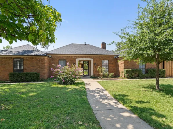 213 Circleview Dr S, Hurst, TX 76054