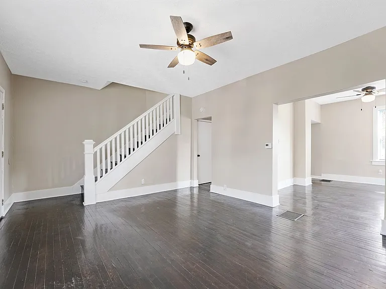 172 S Richardson Ave — Photo 2